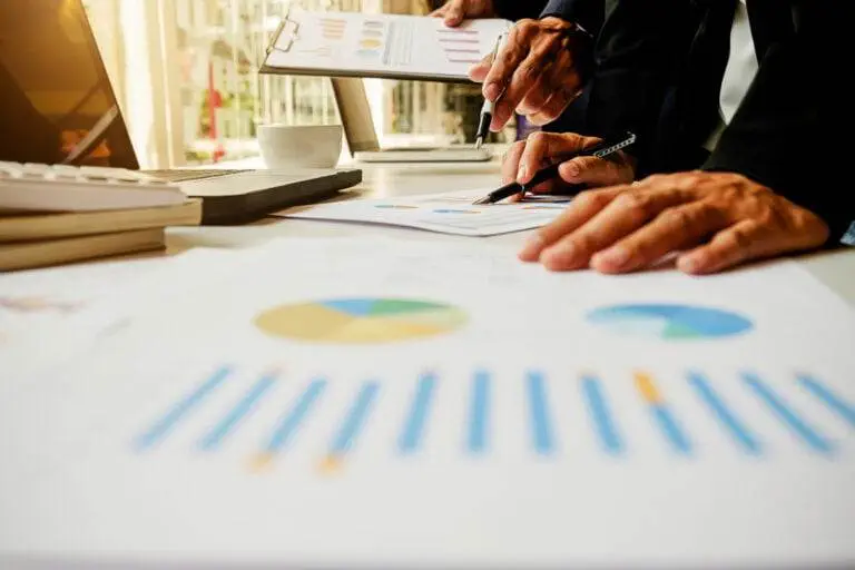 consulting analyst team table businesswoman female